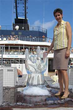 ILY IceSculpture